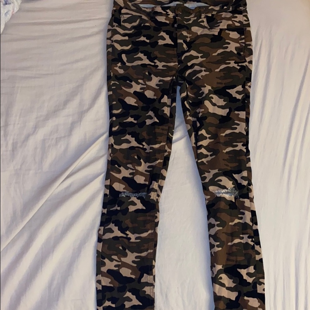 Stretchy camo jeggings